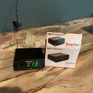 Emerson SmartSet Digital Alarm Clock Radio AM/FM 0.9" LED Large Display Snooze